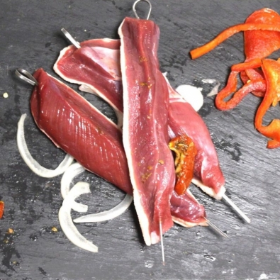 BROCHETTE FILET DE CANARD MARINE A L'ESPELETTE